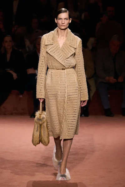 Look 43